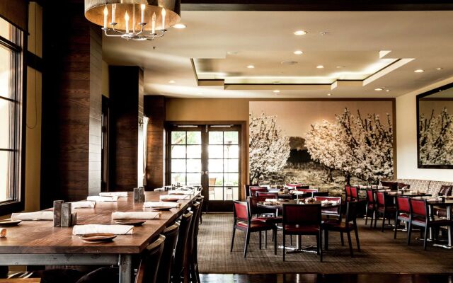 Juniper Hotel Cupertino, Curio Collection by Hilton