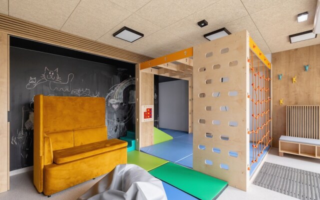 Bright Apartment Kraków by Renters