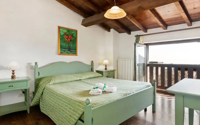 Cosy Holiday Home in Gargnano With Garden