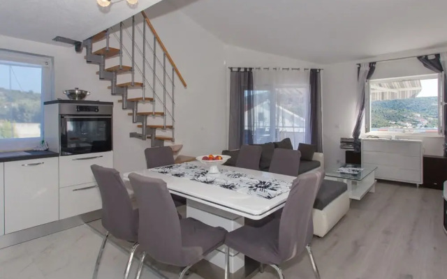 Elegant Oasis Vinisce Villa With Pool