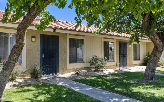 Little Den of Sunflowers