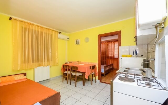 Apartments Mira 1210