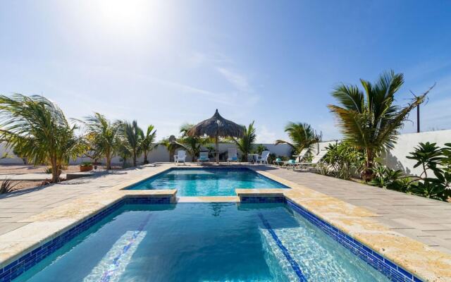Beautiful 3br2 5BA Villa w Pool Close 2 Baby Beach