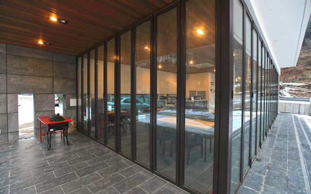 Gapyeong baeknak Flat House
