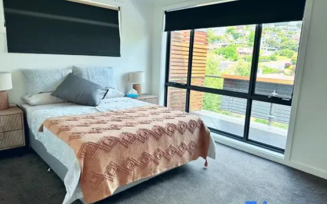 Lipscombe Mt Wellington view luxury house