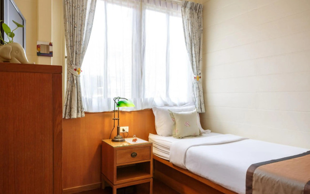 Baan Dinso Hostel