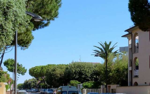 Elegant Holiday Home With Terrace, Parking, Fenced Garden