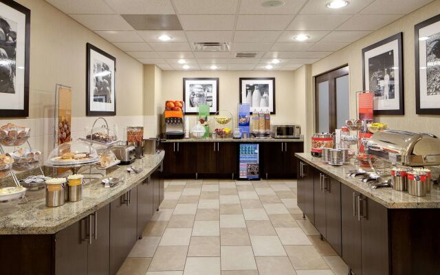 Hampton Inn & Suites Chicago/St. Charles