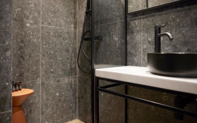 Anise, Aluma Hotel & Resort