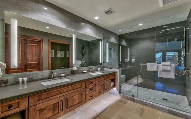 Luxury 2br Steps From Heavenly Village & Gondola 2 Bedroom Condo by RedAwning