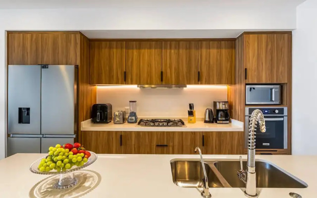 Stylish Beachfront 2BR - Balcony & Pools