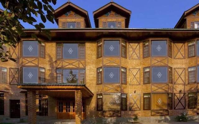 Four Season Resort