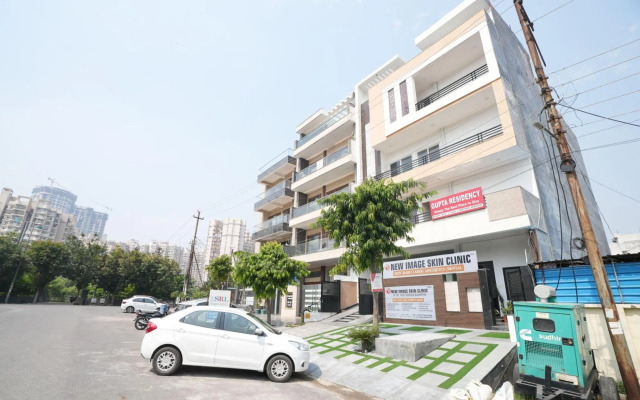 OYO Flagship 70002 Gupta Residency