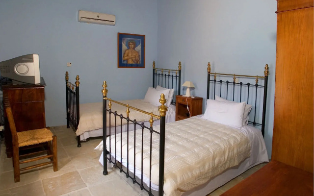 Porfyrios Country House