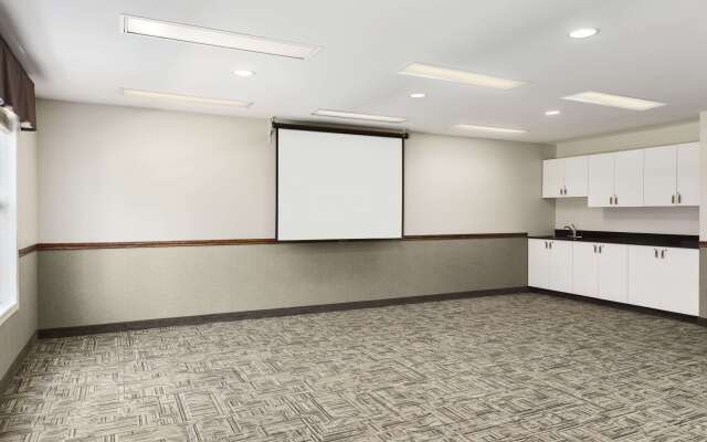 Days Inn by Wyndham Steinbach