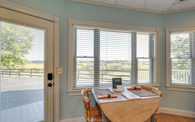 4 Mi to German Village: Studio w/ Hot Tub!