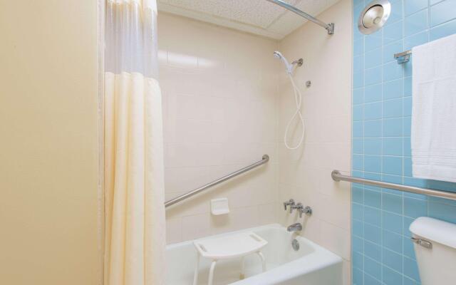 Days Inn by Wyndham St. Louis North