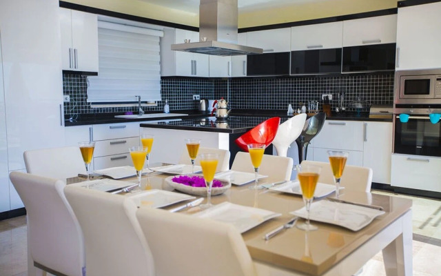 Villa Merak by Akdenizvillam