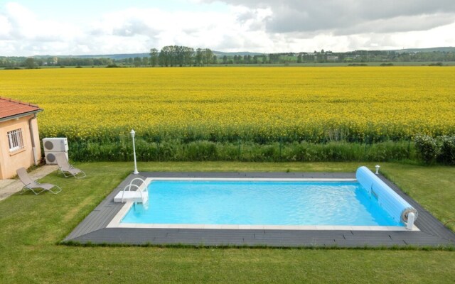 Huge Holiday Home in Lotharingen with Private Swimming Pool