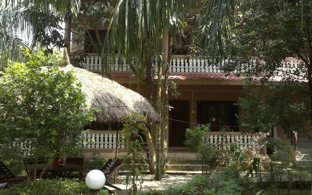 The 90's Sauraha