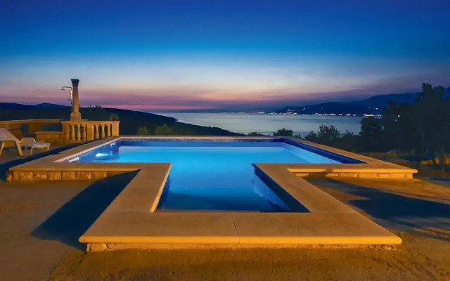 Beautiful Home in Pucisca With 3 Bedrooms, Wifi and Outdoor Swimming Pool