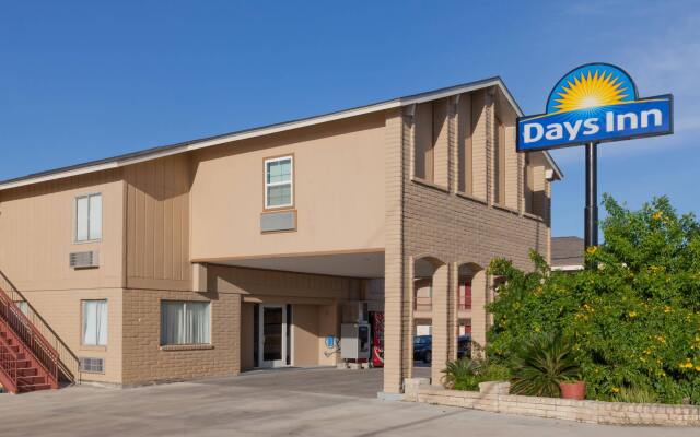 Days Inn by Wyndham Kenedy/Karnes City