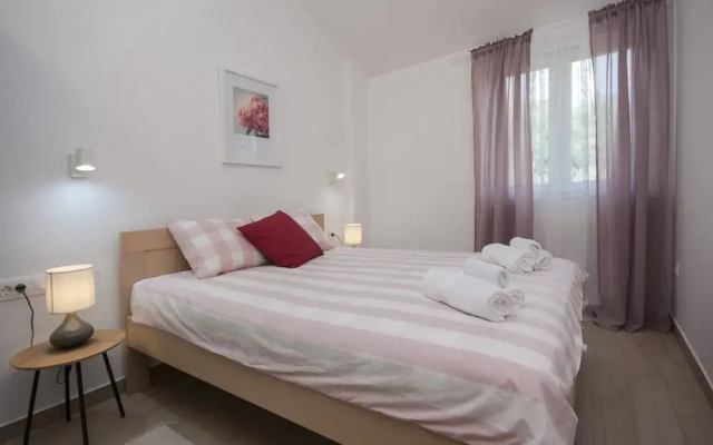 Modern and Cozy Apartment for 3 Guests