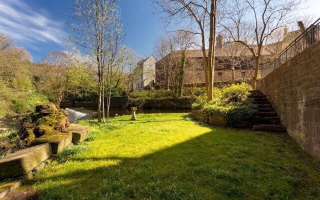 400 Attractive 2 Bedroom Apartment in Lovely Dean Village