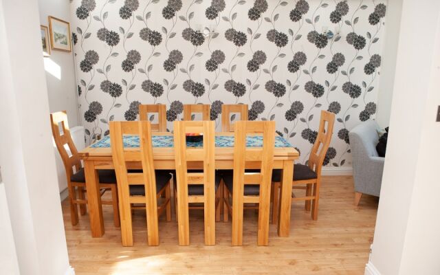 4 Bedroom House in Village Edge of Bath