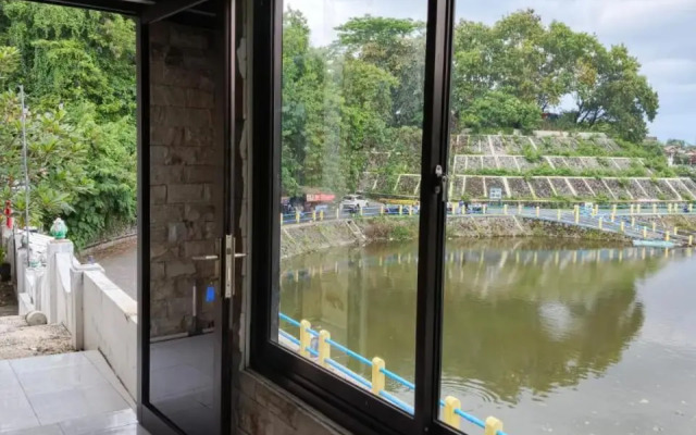 Seven Trumpets Guesthouse