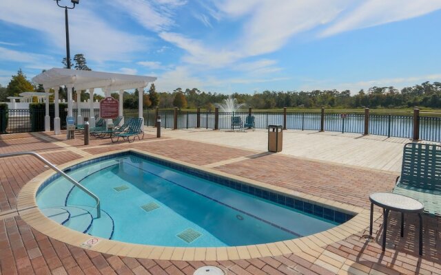 Near Theme Parks! Gorgeous 3 BR Town Home, Splash Park, Pool, Lake, And More!