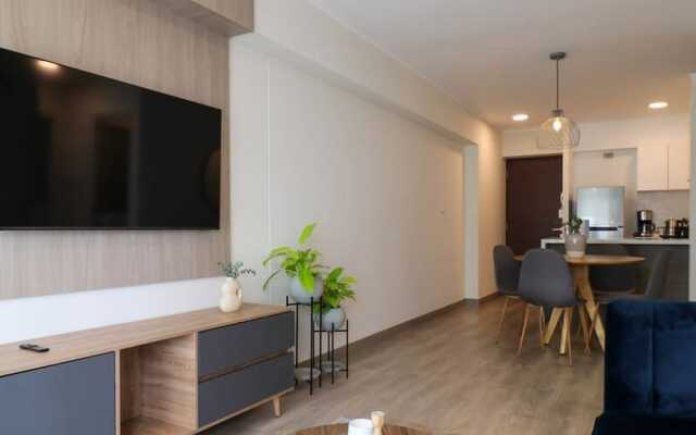 w Marvelous 2BR With Balcony in Miraflores