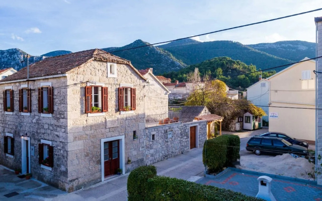 Villa Nives - Three-bedroom Villa With Terrace and Sea View