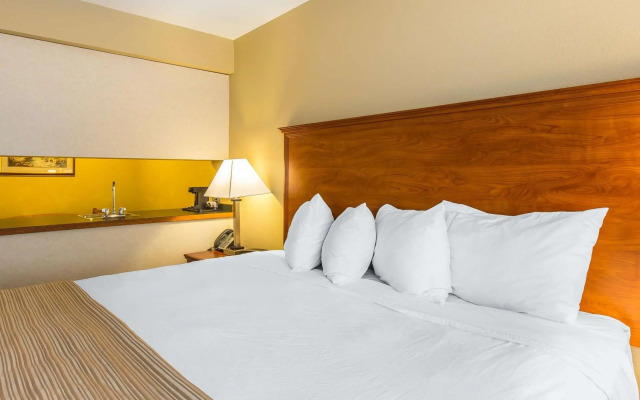 Quality Inn & Suites On the River