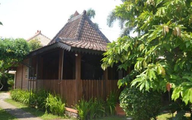 Ndalem Suryo Saptono Guest House