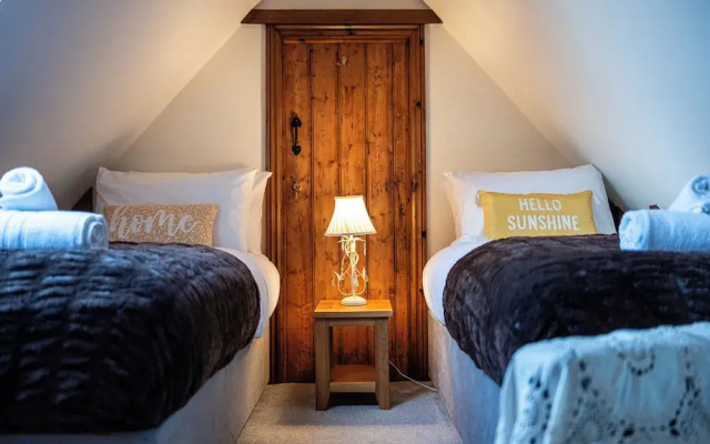 The Threshing Barn-Stunning 5 BD Retreat