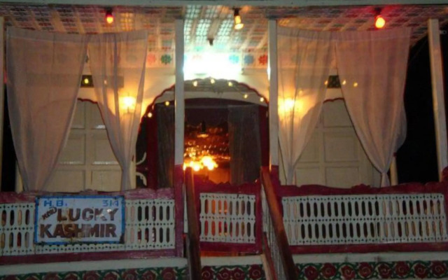New Lucky Kashmir Houseboats