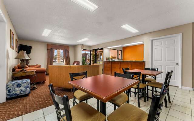 Americas Best Value Inn Montezuma