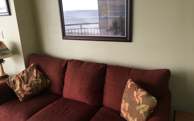 Oceanview condo Steps to the beach