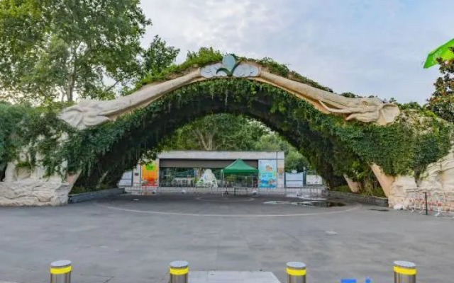 Yoyou Hotel (Shanghai Hongqiao Airport Zoo Subway Station)
