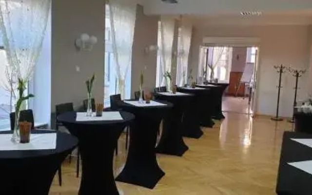 Ow Meduza I Biala Mewa