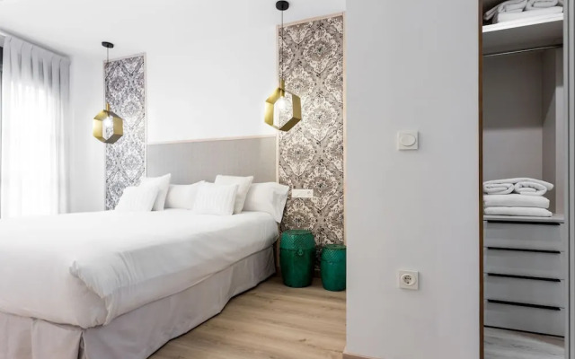 ELEVEN Apartments Real de la Carretería, by Homing U