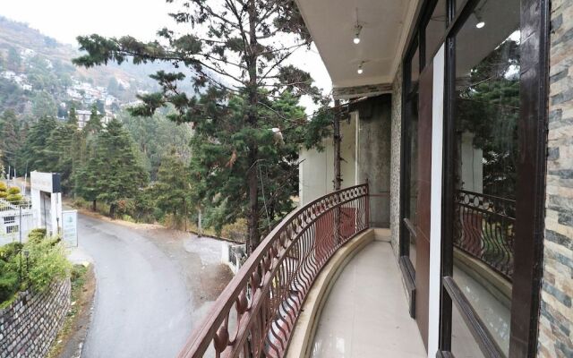 OYO 28173 Hotel Reeva