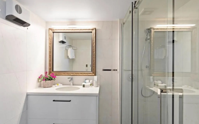 Queenstown House Luxury Lakeside Apartments