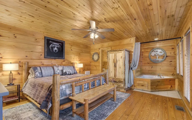 Only Dreamin' Cabin w/ Private Hot Tub