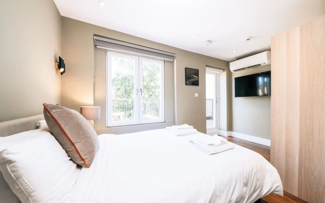 The Knaresborough by Aura Collection