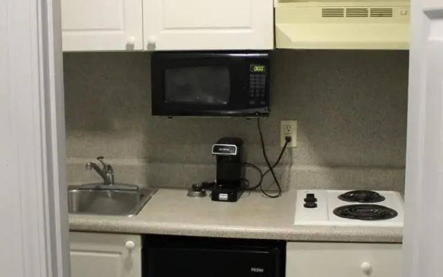 Budgetel Inn & Suites