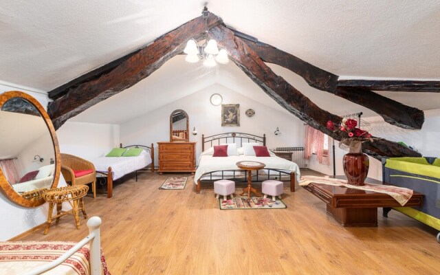 Holiday House Marina