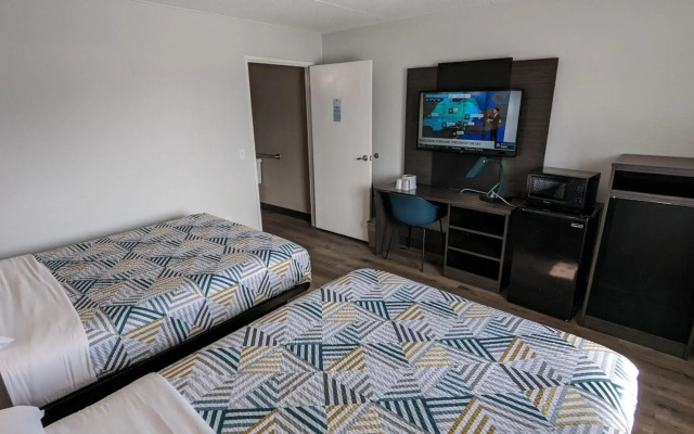 Motel 6 Leominster, MA