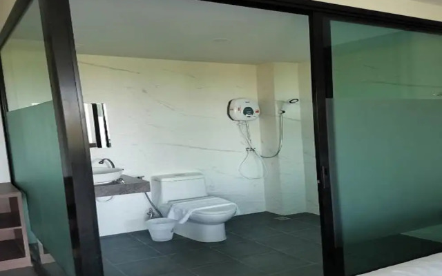 Yamin Seaview Hotel